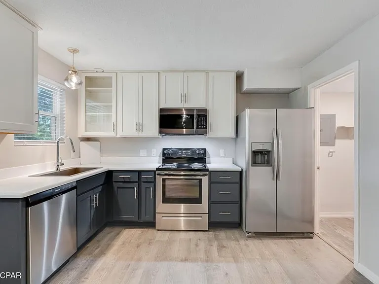 121 Hampton Dr — Photo 22