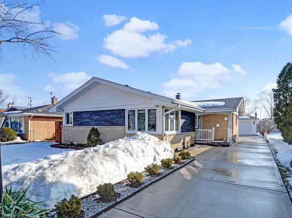 9121 S Massasoit Ave, Oak Lawn, IL 60453