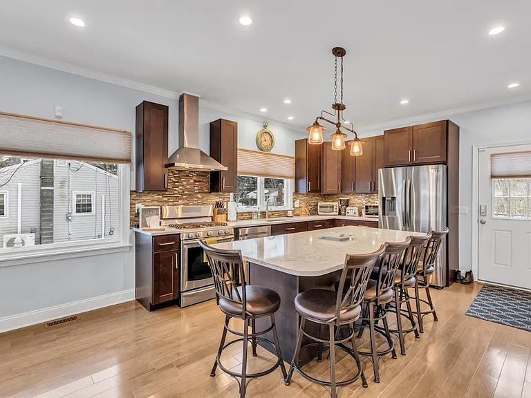 300 Fiddler Ln — Photo 3