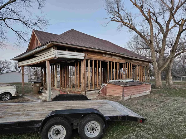 126 S Colorado Ave, Burrton, KS 67020