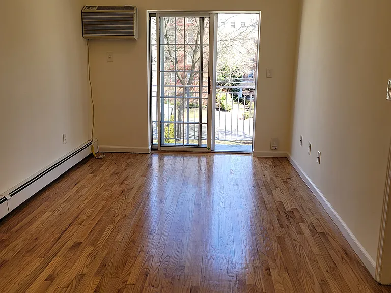 86-72 Midland Pkwy #3 — Photo 1