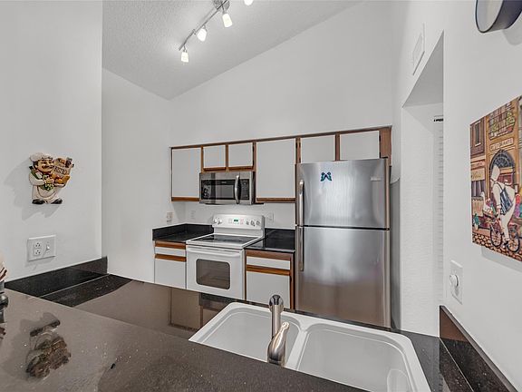 5th image of 2811 N Oakland Forest Drive #202