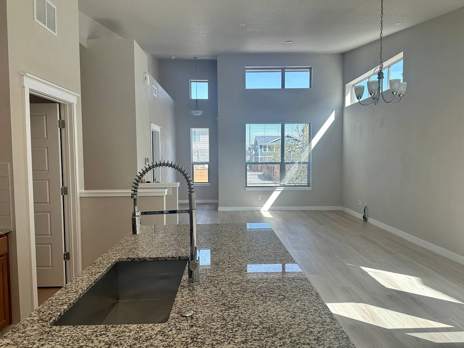 9402 E 58th Pl — Photo 4