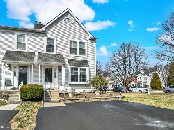 721 Sandalwood Ln, Norristown, PA 19403