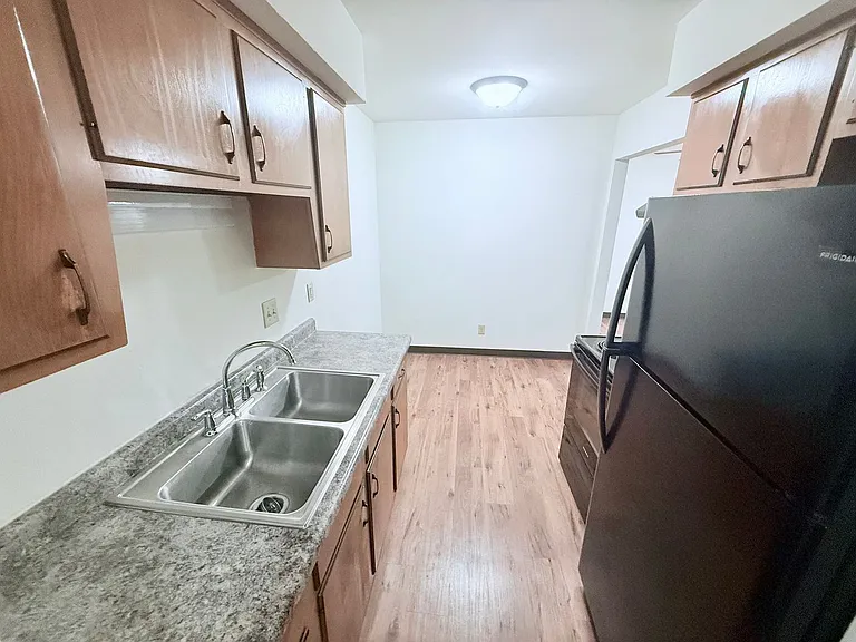 86 N Park Ave — Photo 5