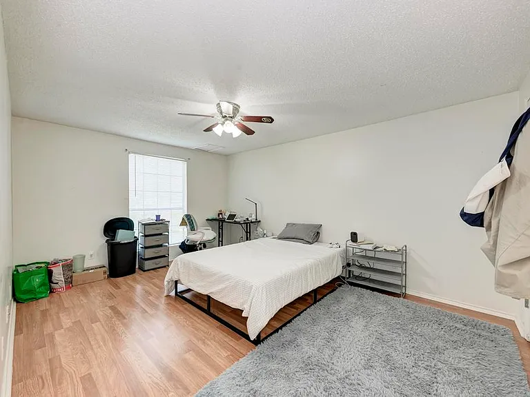 2401 Leon St #300 — Photo 13