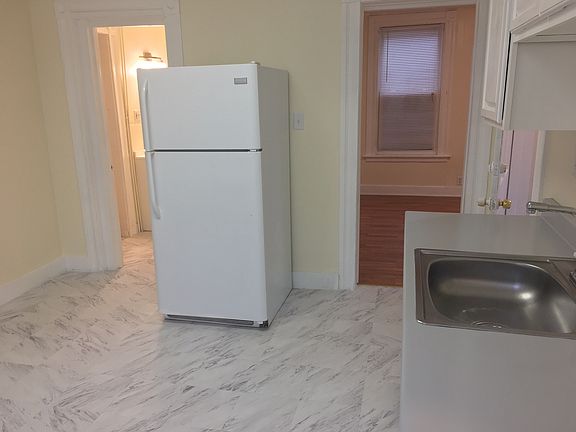 5th image of 28 Cedar St #1