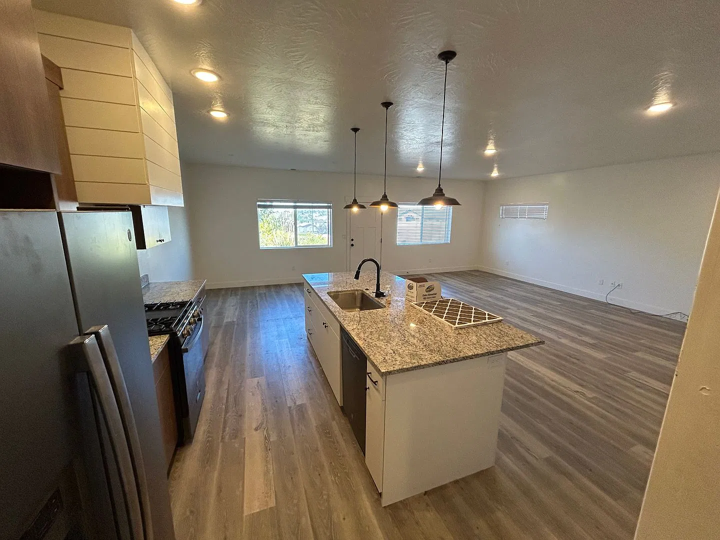 3 Bedroom Duplex with a Garage — Photo 2