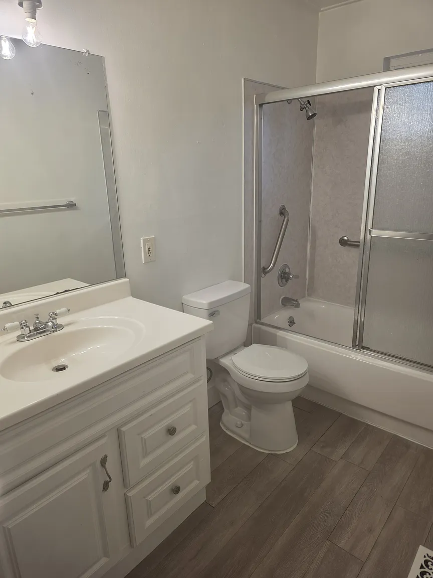 342 Main St APT 4 photo 1
