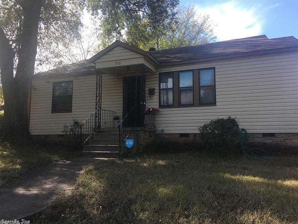 2nd image of 918 College St