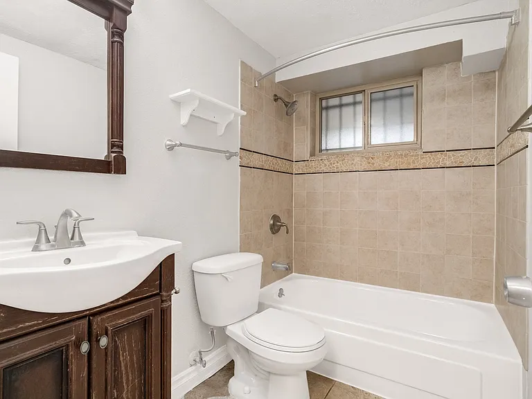 222 Logan — Photo 45