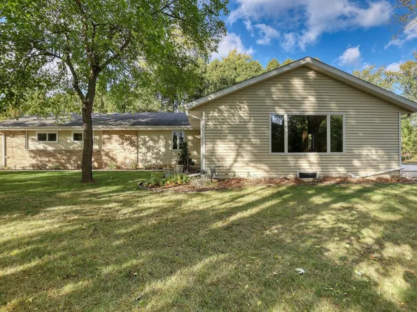 W176N8582 Sunset Ridge DRIVE, Menomonee Falls, WI 53051