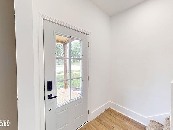 3rd image of 607 E Main St