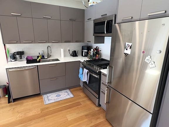 4th image of 346 Metropolitan Ave #3B