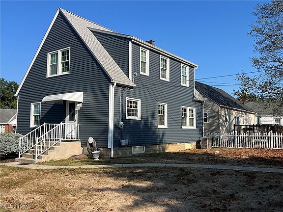 2nd image of 2202 Hazel Ave