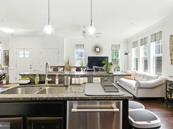 135 Jacobia Dr #H-3, Pasadena, MD 21122