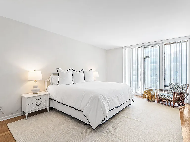 529 S Flagler Dr #6G — Photo 17
