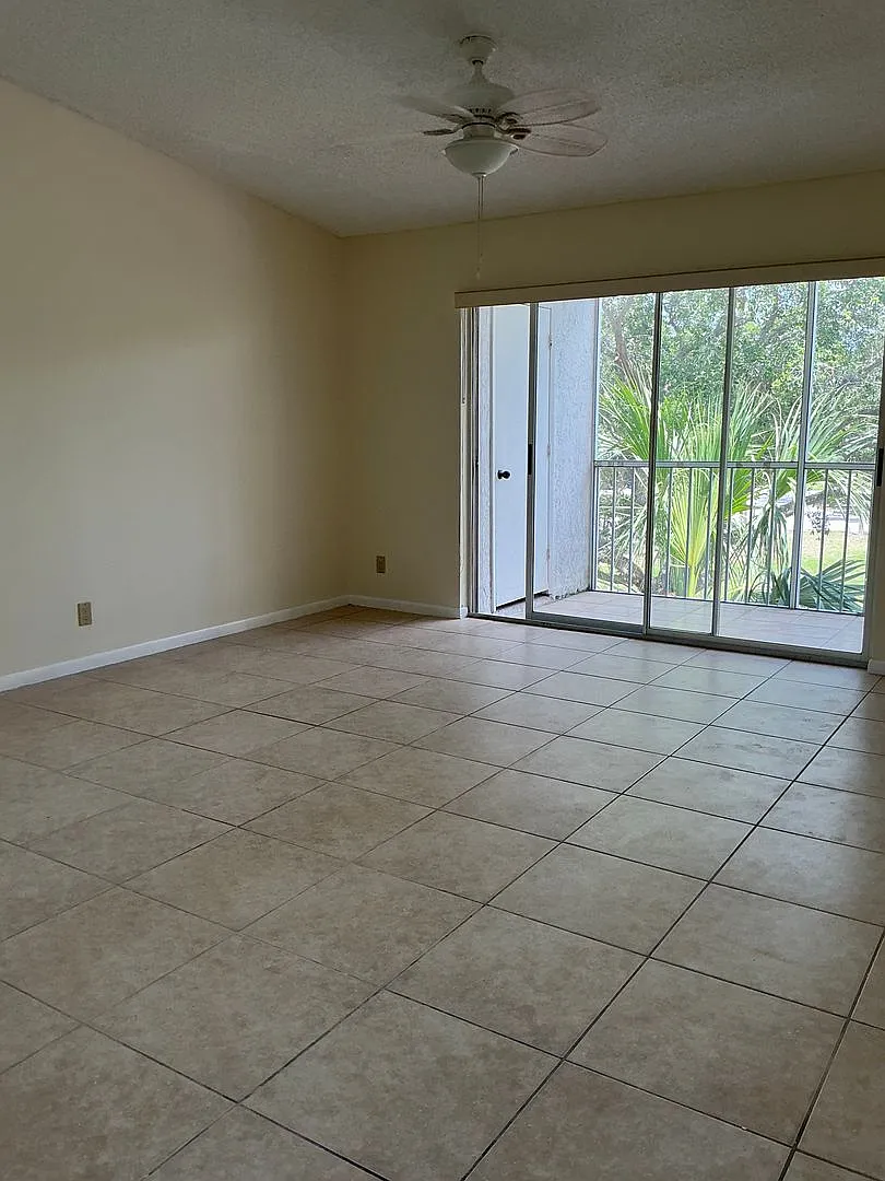 2/2 Condo In The Desirable Riverfront Gated Community Of Anchorage Cove. — Photo 4