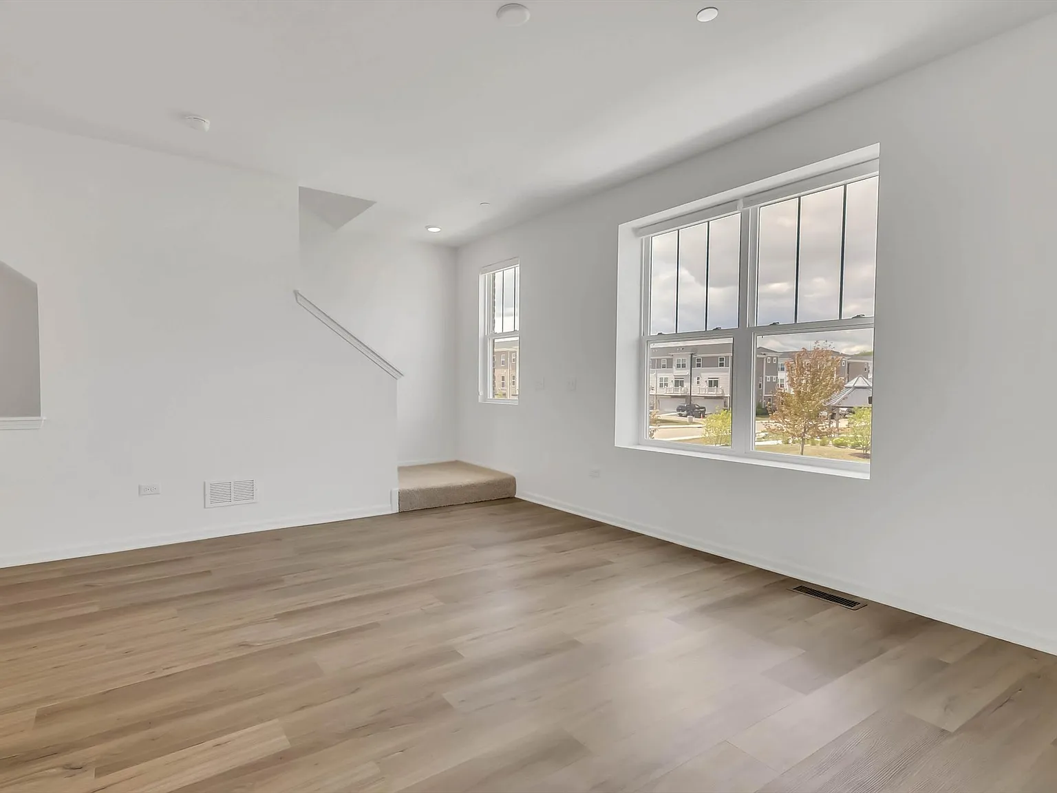 3 bed, 2.5 bath, 1792 sqft, $3,400 — Photo 3