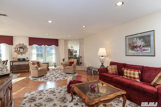 5th image of 125 Lakebridge Dr N