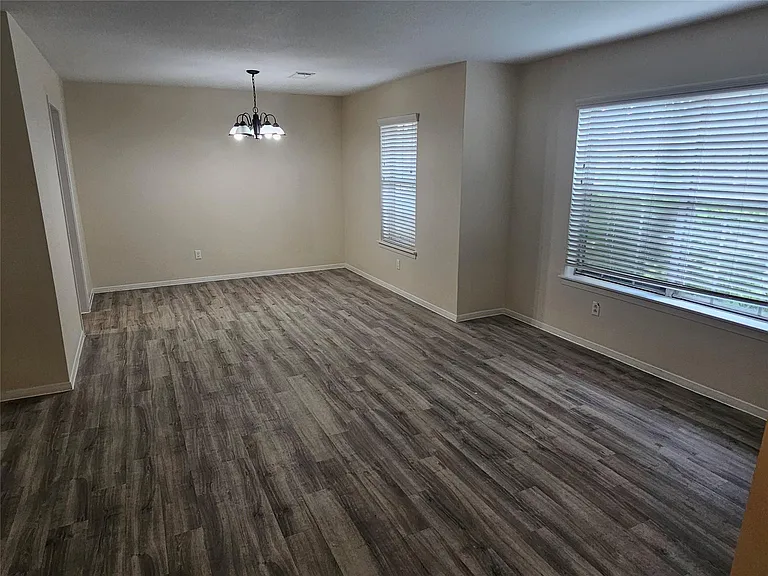 1113 E Amherst Ln — Photo 10