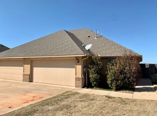 11213 Coachmans Rd, Yukon, OK 73099