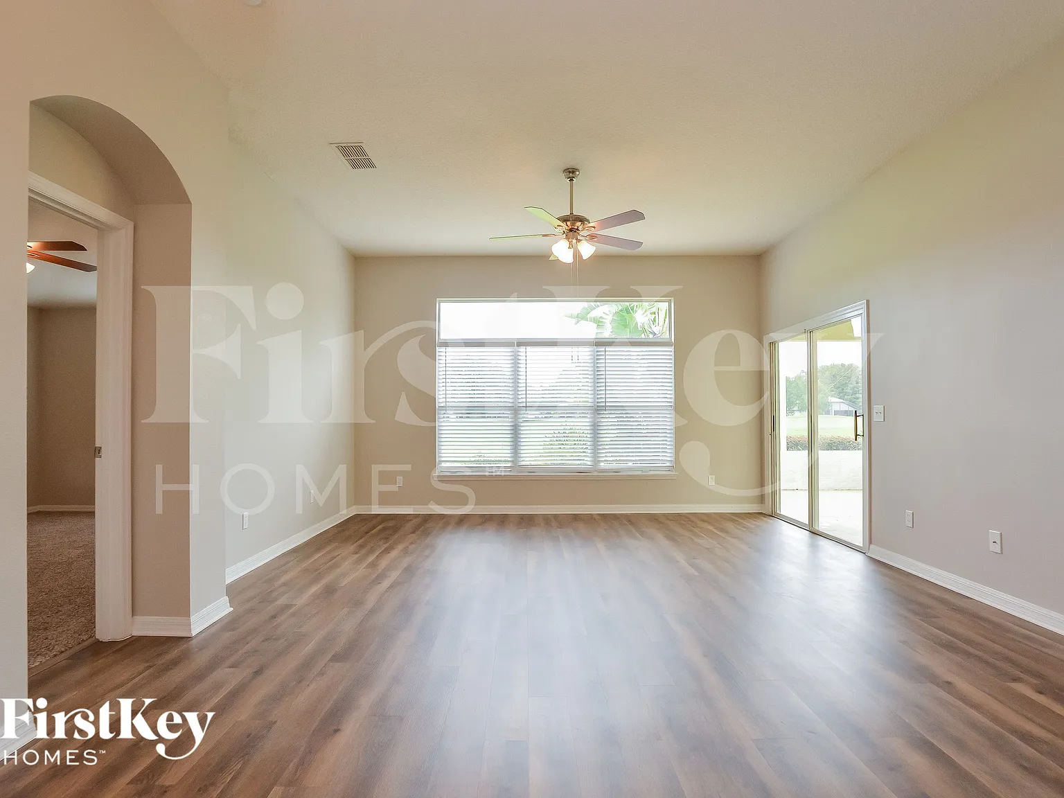 3 bed, 2.0 bath, 1522 sqft, $2,255 — Photo 2