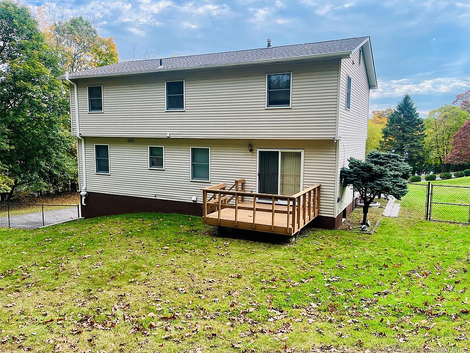 2nd image of 8 Fawn Ridge Court