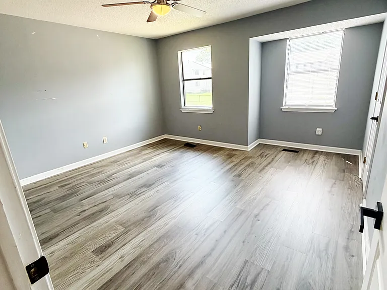 2133 Cheshire Dr — Photo 2