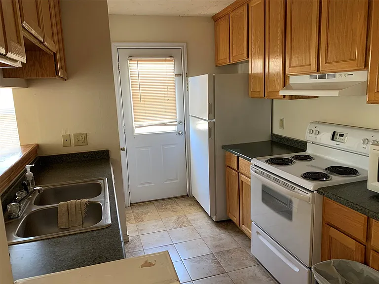 3902 Aspen St — Photo 11