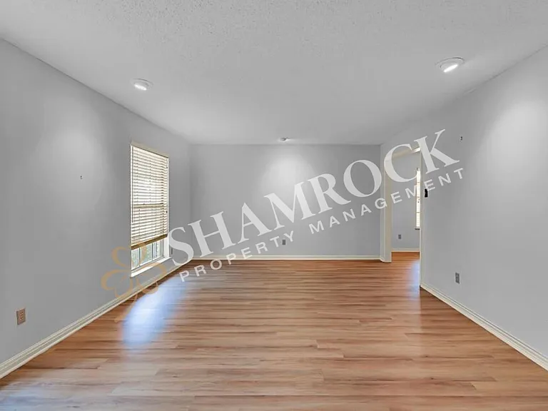 4613 Westchester Dr — Photo 10