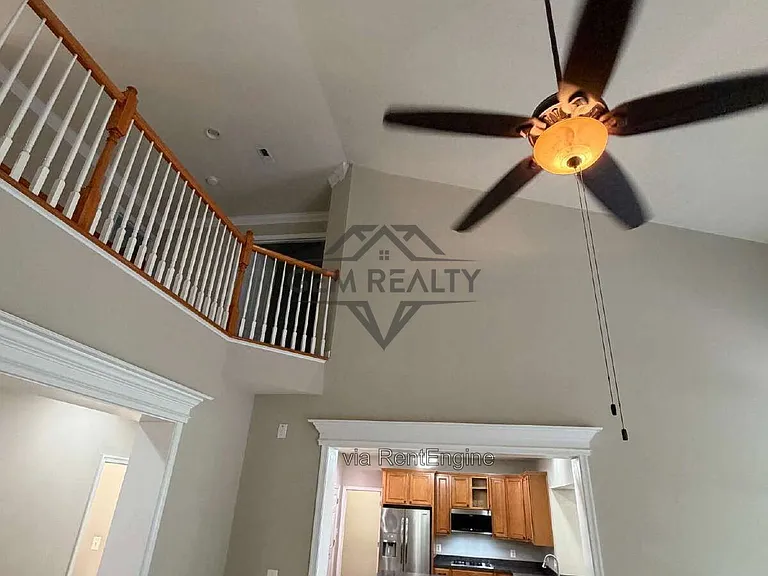 10410 Silver Creek Ct — Photo 37