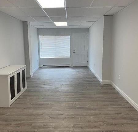 3rd image of 74 Holmes St Floor 1