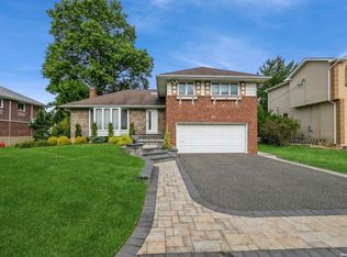 14 Mesa Rd, Syosset, NY 11791