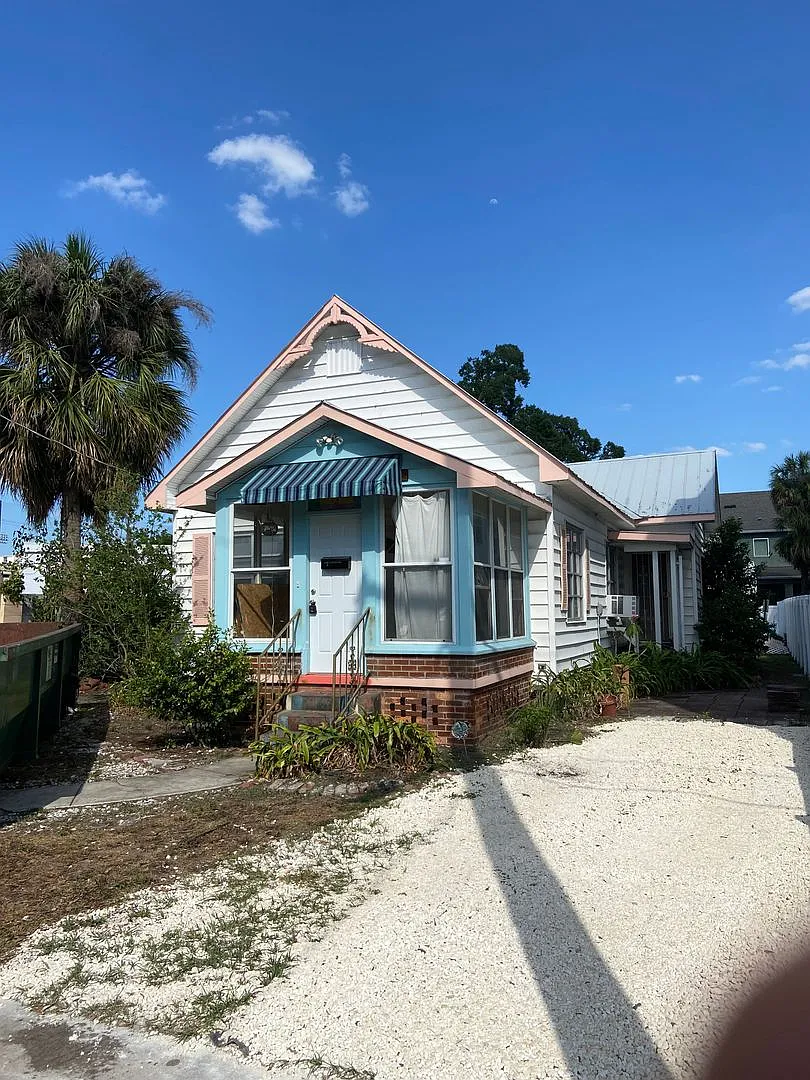 North Hyde Park Three Bedroom Bungalow in Plant High School District — Photo 1