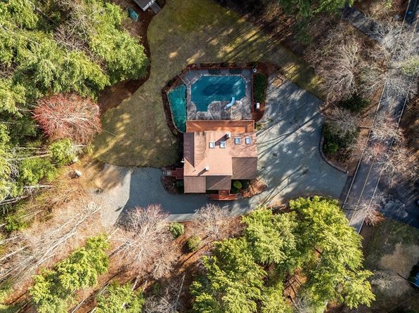 55 Hill St, Lakeville, MA 02347