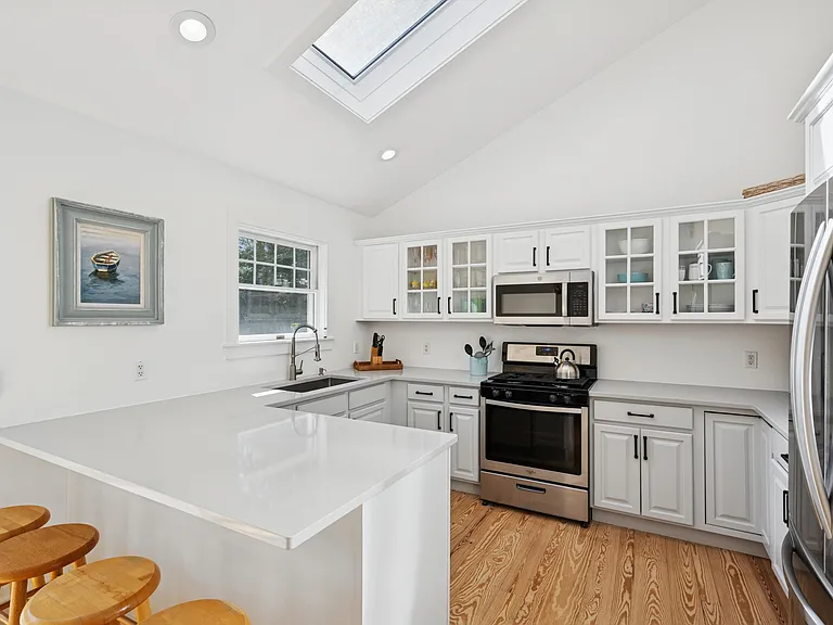 33 Corbin Ave — Photo 20