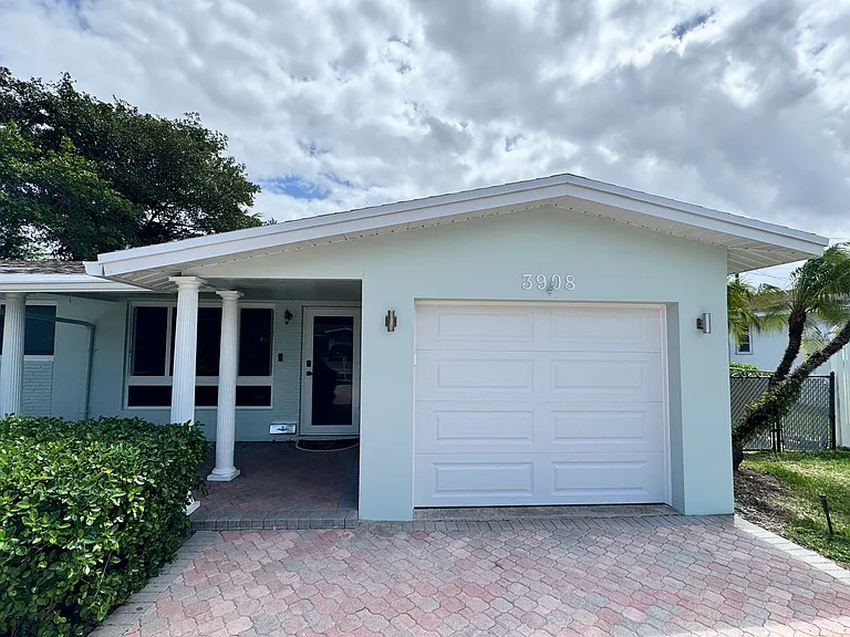 3908 Grant St — Photo 1