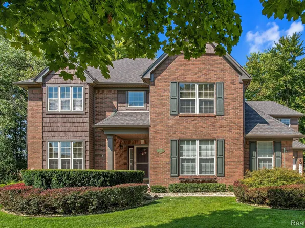 44347 La Domain Dr, Sterling Heights, MI 48314