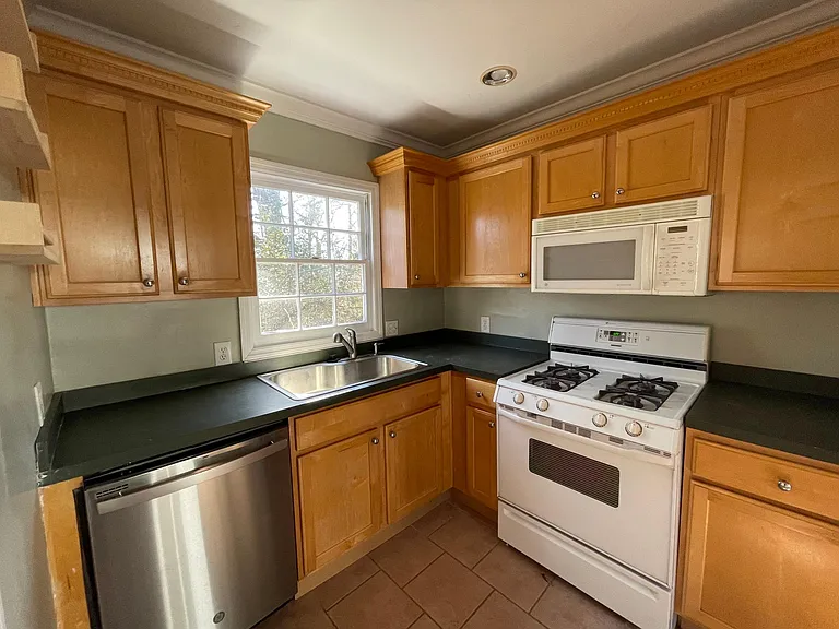 156 Murray Hill Ave — Photo 2