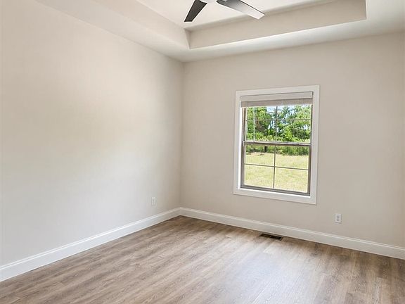 5th image of 223 Marley St
