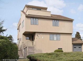11 Pondview Ave, Westerly, RI 02891