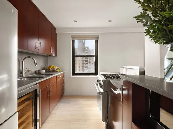 360 West 22nd Street image 6 of 15