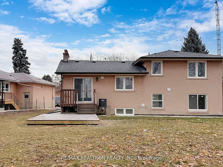 6 Deering Cres — Photo 7