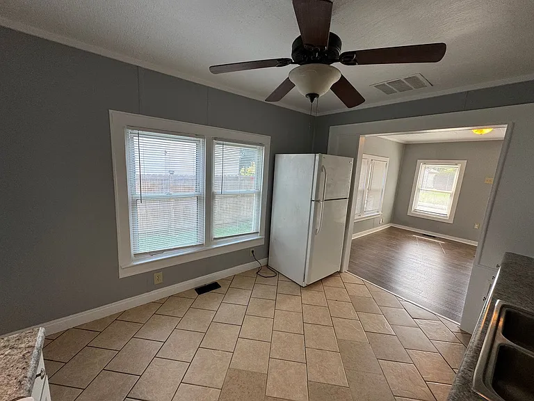 341 S Randolph St — Photo 12