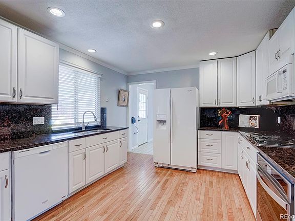 5th image of 1069 Bulkey St