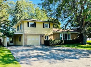 8535 Stringham Dr, Batavia, NY 14020