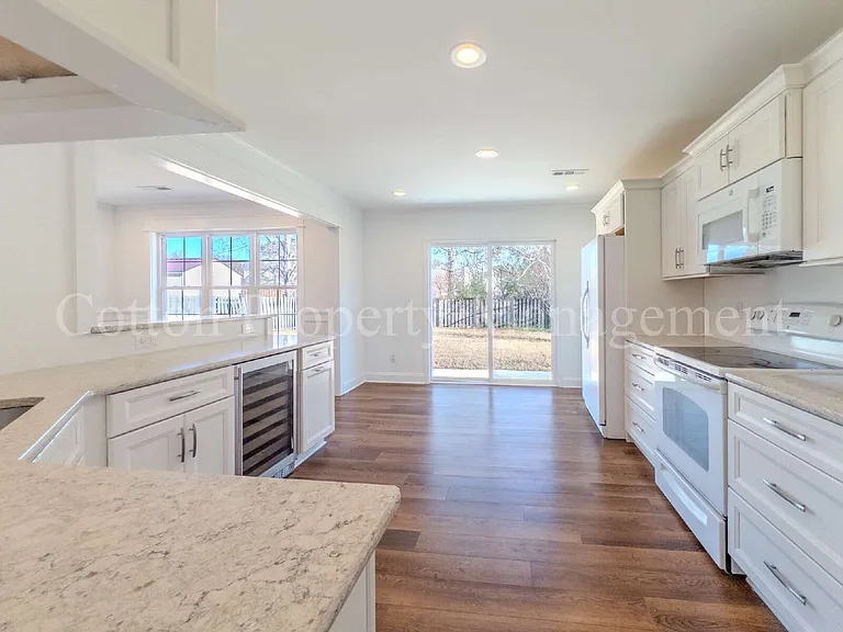 7106 Haven Way — Photo 12