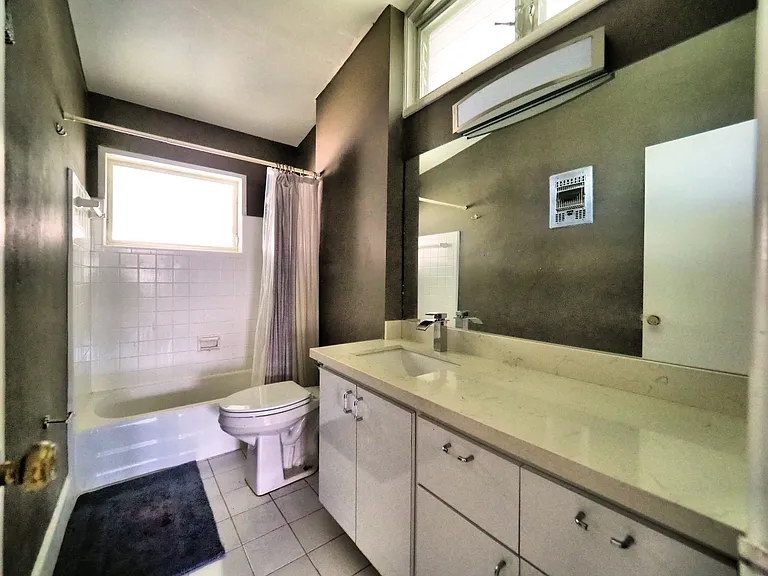 1080 98th St #10 — Photo 7