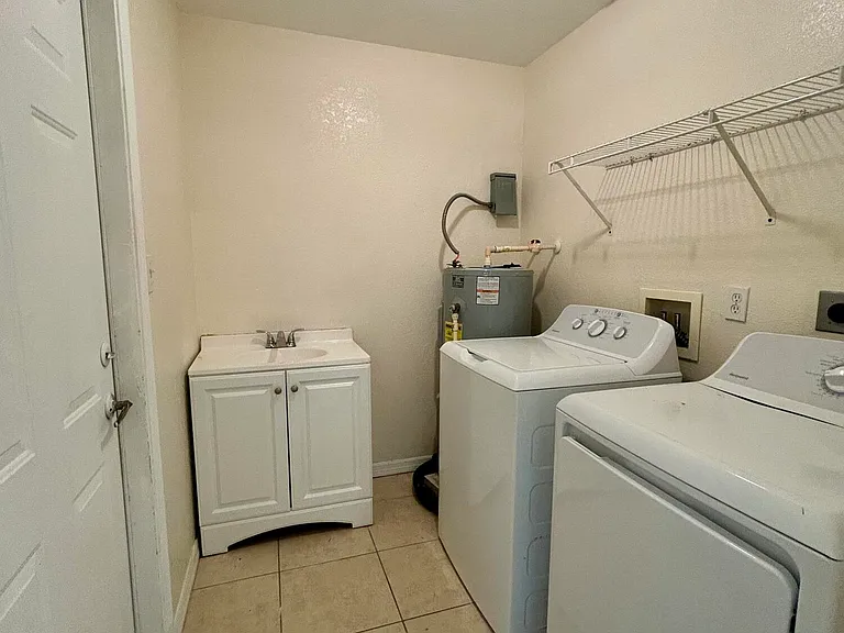 328 W Sugarland Cir — Photo 12